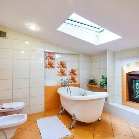 Spacious Home, Pool, Sauna, Whirlpool Dom wakacyjny *