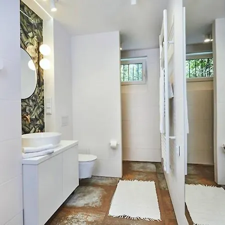 Spacious Home, Pool, Sauna, Whirlpool Dom wakacyjny