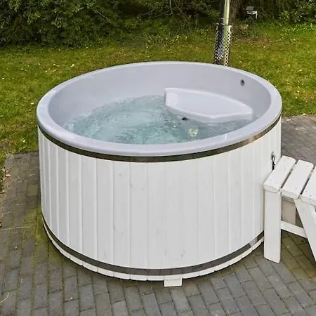 Dom wakacyjny Spacious Home, Pool, Sauna, Whirlpool Sasino