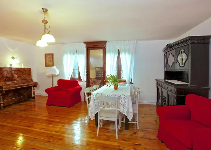 Spacious Home, Pool, Sauna, Whirlpool Ferienhaus *