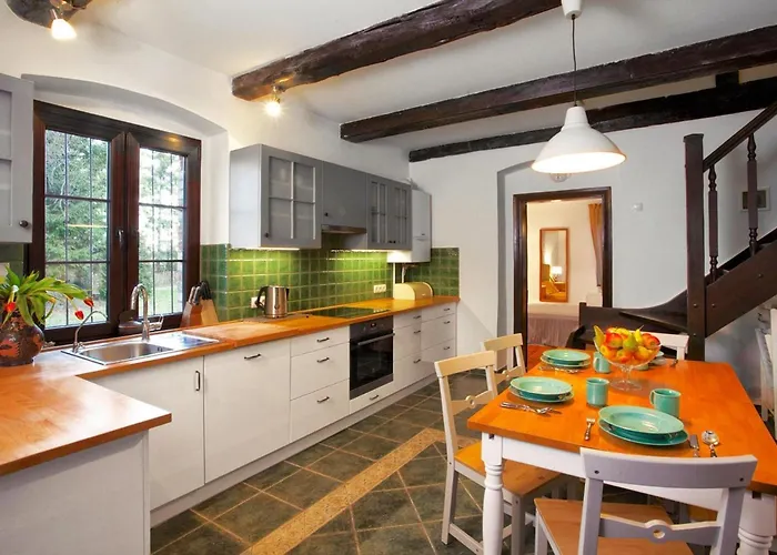 Spacious Home, Pool, Sauna, Whirlpool Ferienhaus *