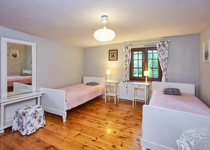 Ferienhaus Spacious Home, Pool, Sauna, Whirlpool Sasino