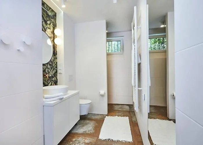 Spacious Home, Pool, Sauna, Whirlpool Ferienhaus