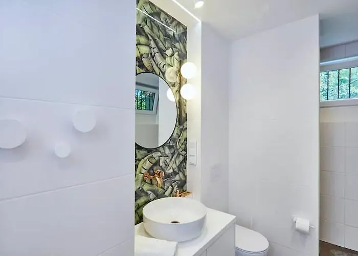 Spacious Home, Pool, Sauna, Whirlpool Ferienhaus